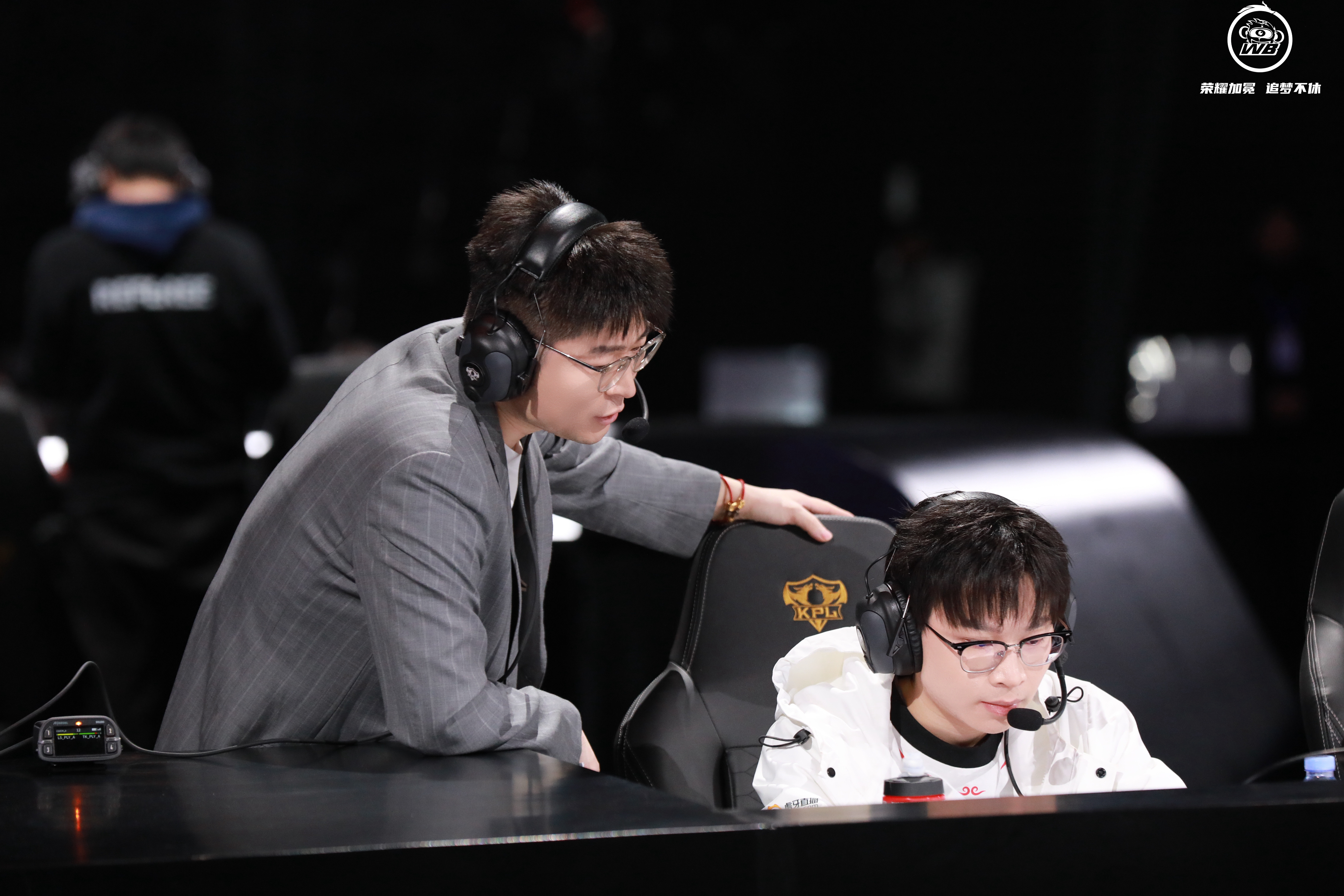 WBG险胜BRO，Bin团战一打五焦点之战成都决赛之夜，技惊四座